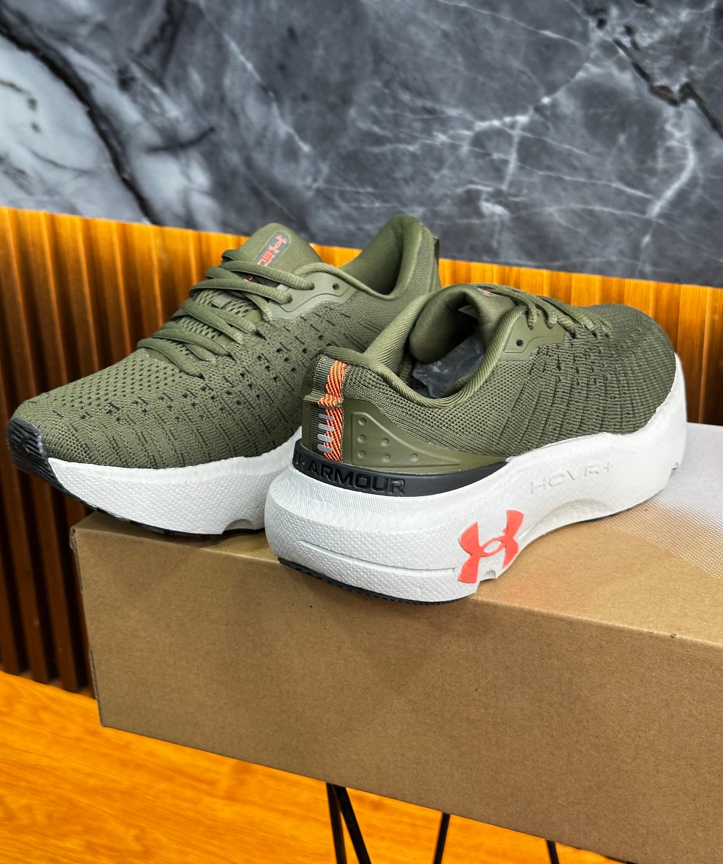 Under Infinite Élite