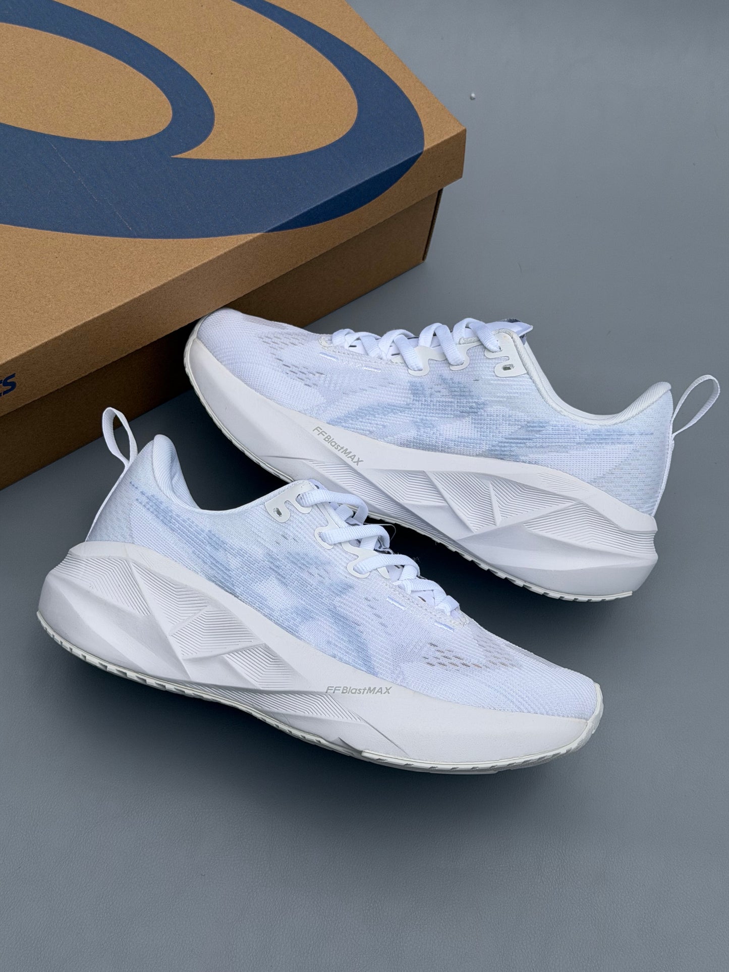 Asics Novablast 5