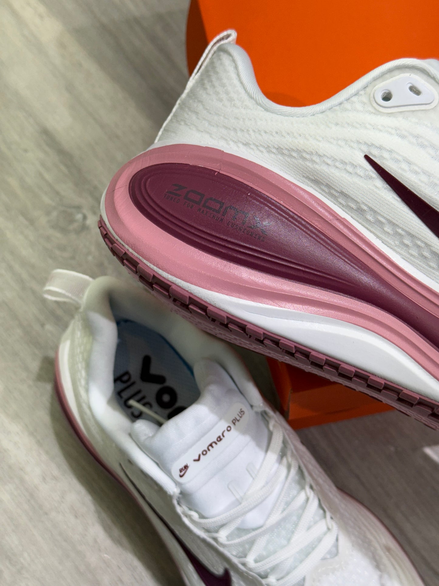 Nike Vomero Plus
