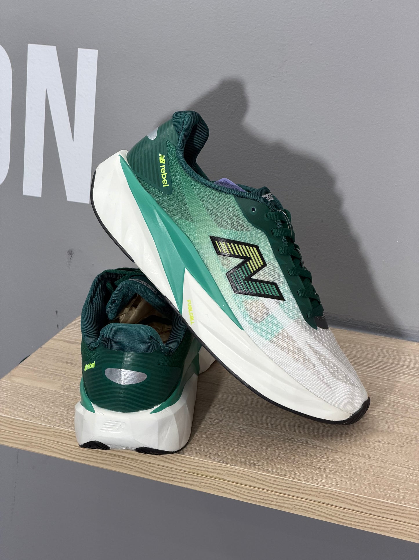 NEW BALANCE REBEL