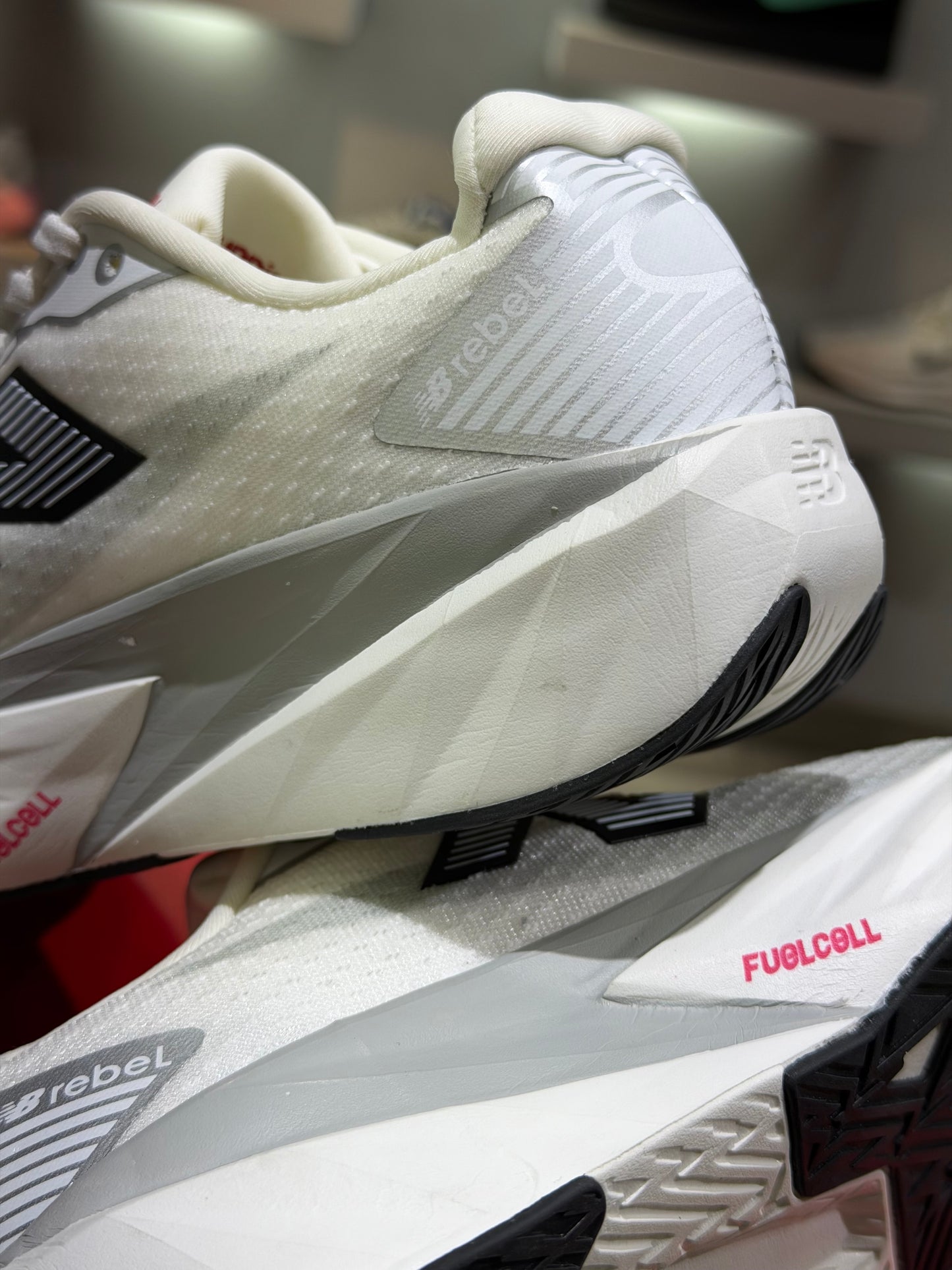 NEW BALANCE REBEL V5