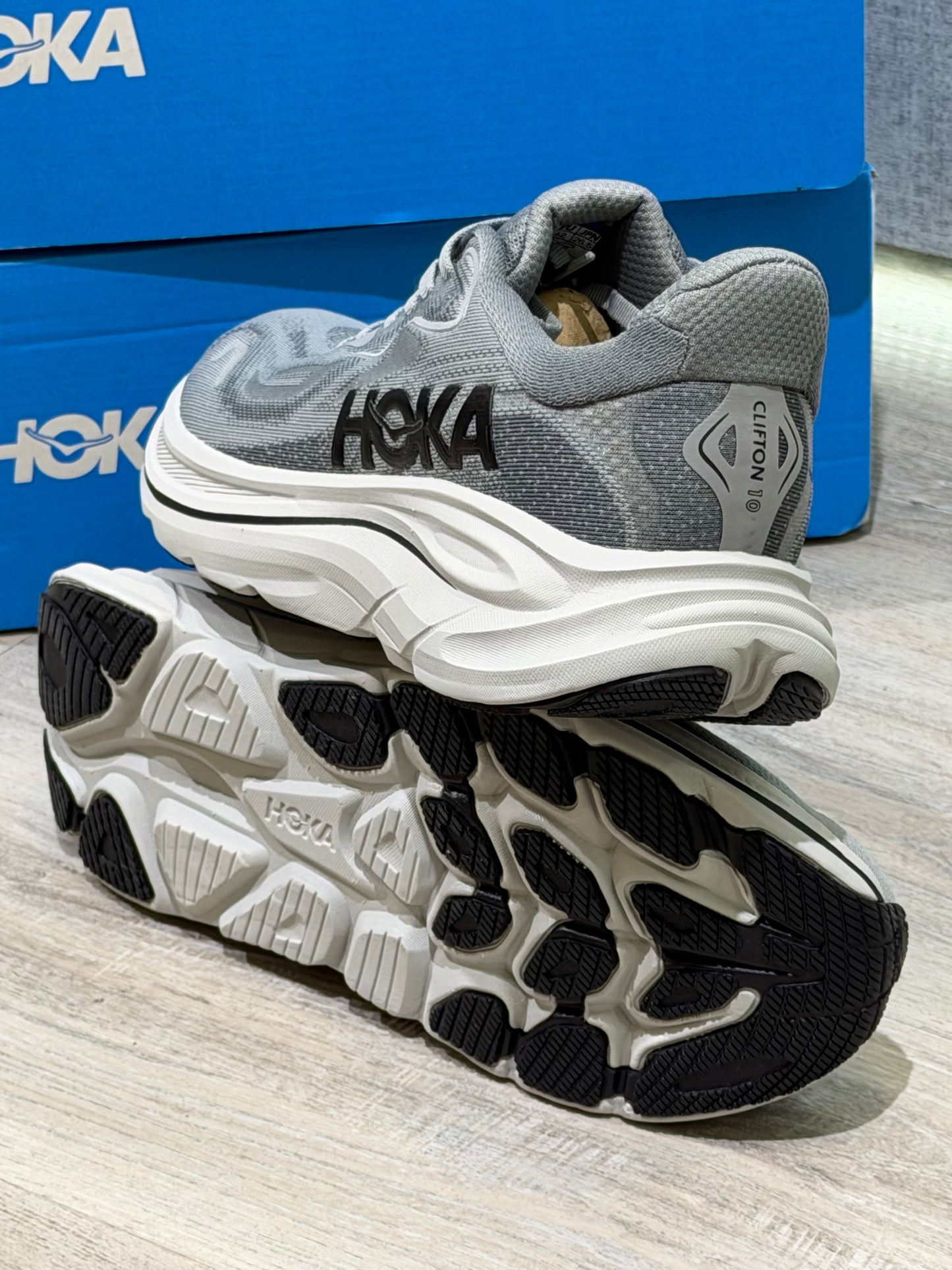 Hoka Clifton 10