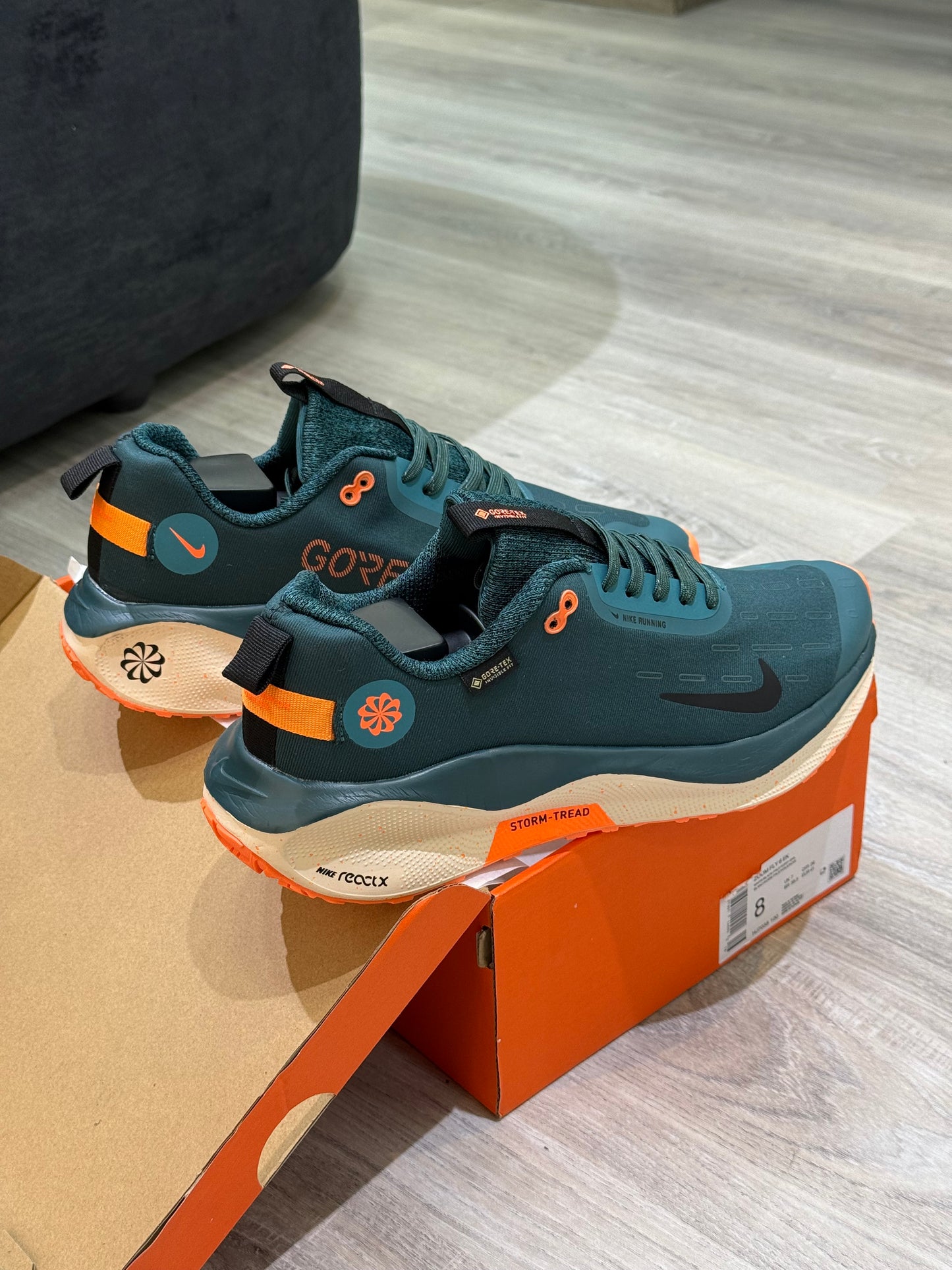 NIKE INVINCIBLE GORE-TEX