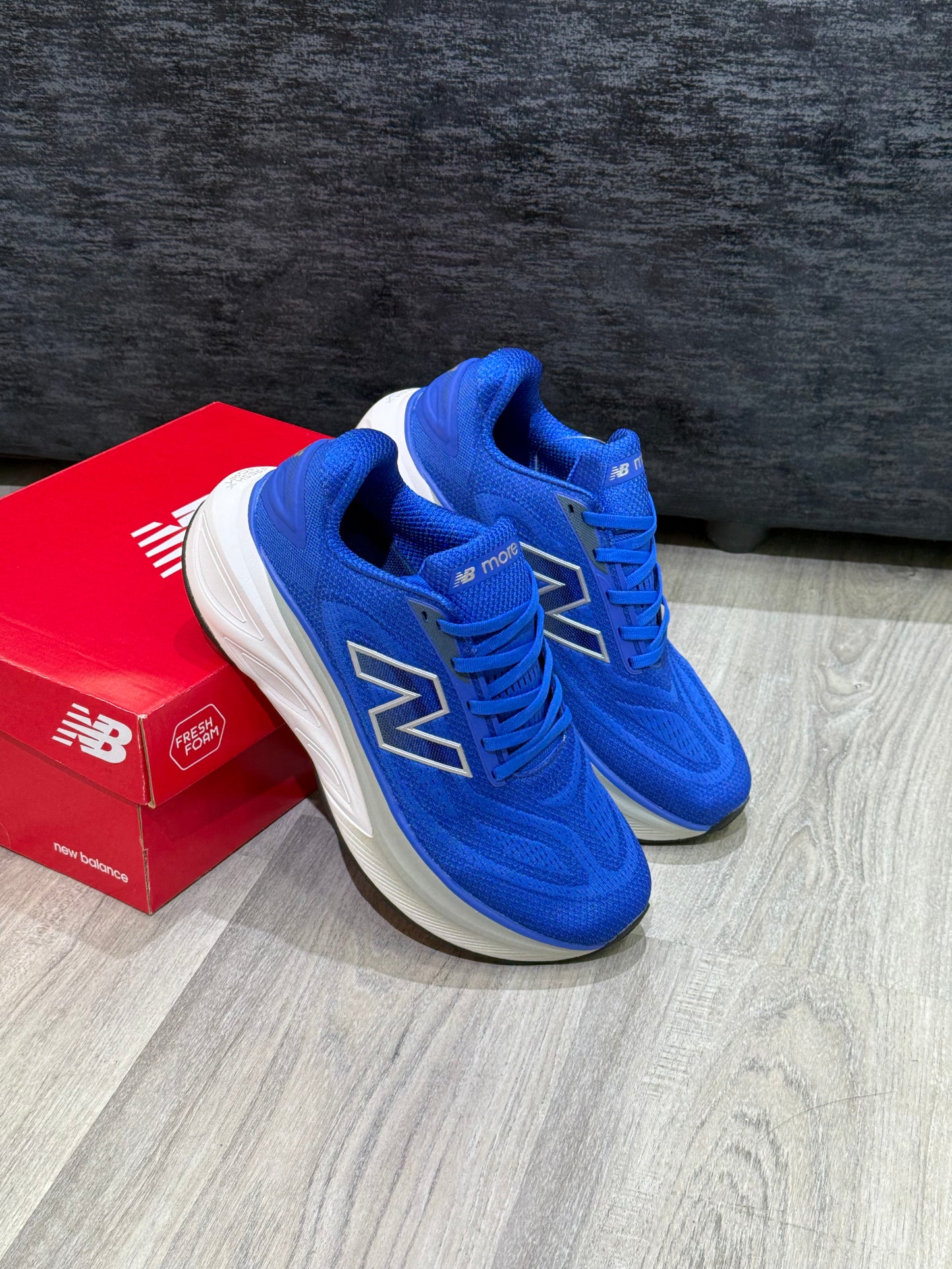 New Balance MORE V6