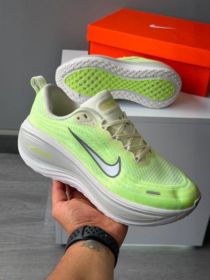 NIKE VOMERO PLUS