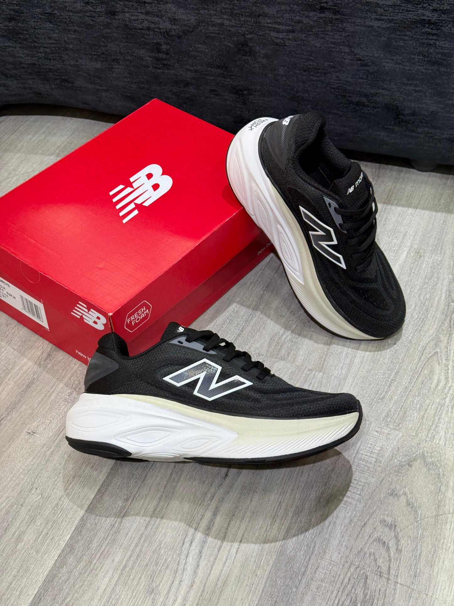 New Balance MORE V6