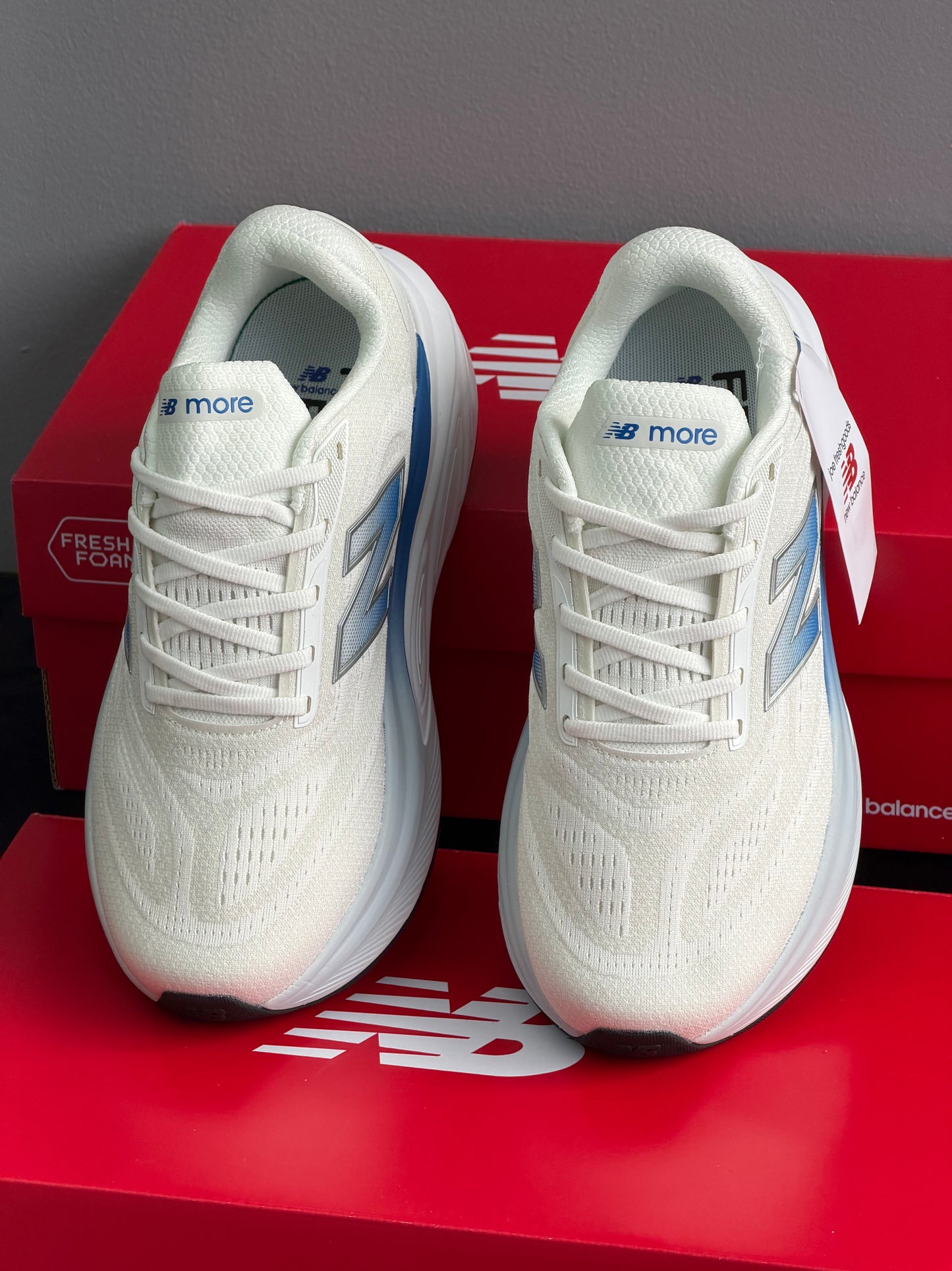 New balance MORE V6