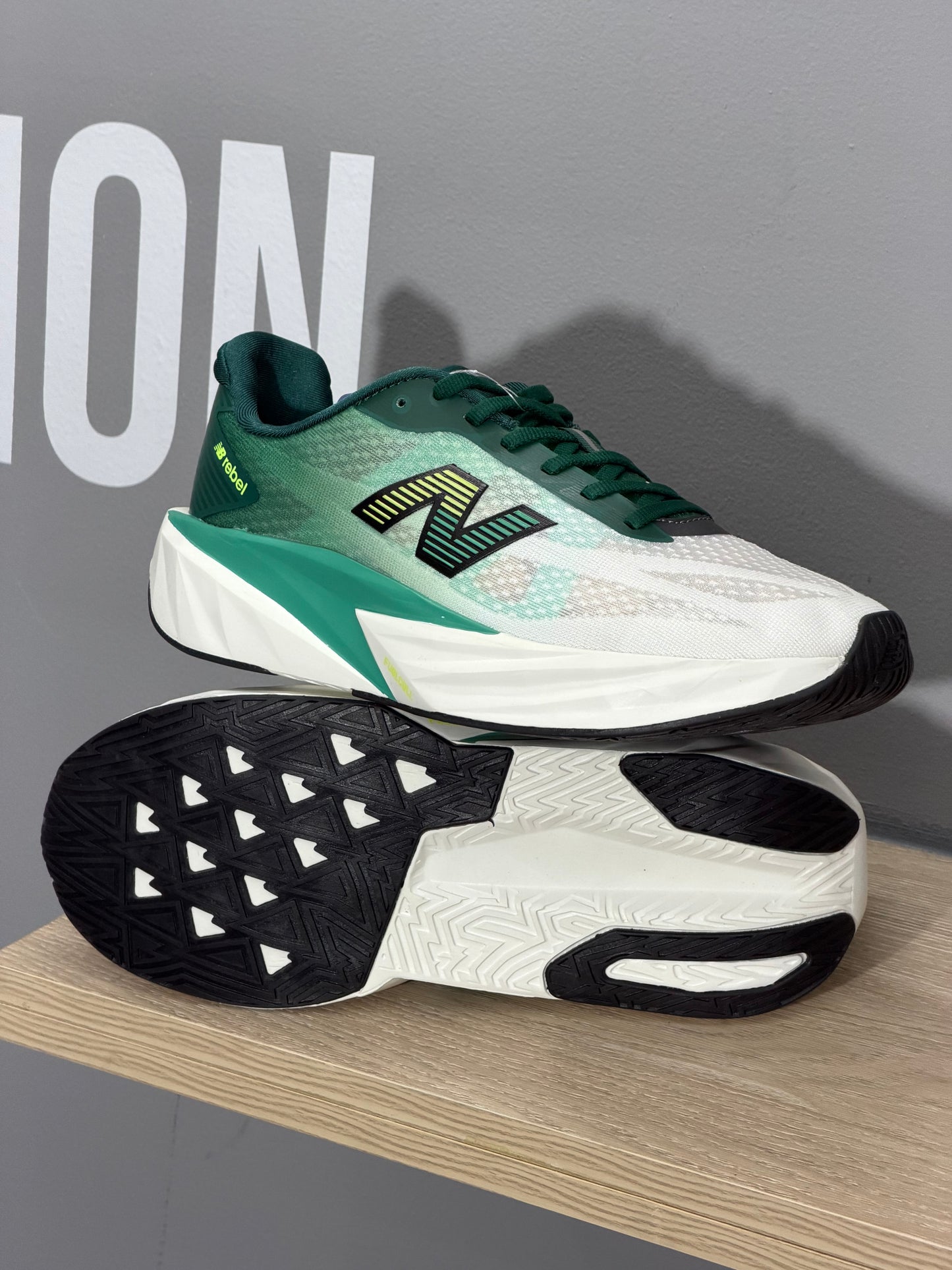 NEW BALANCE REBEL