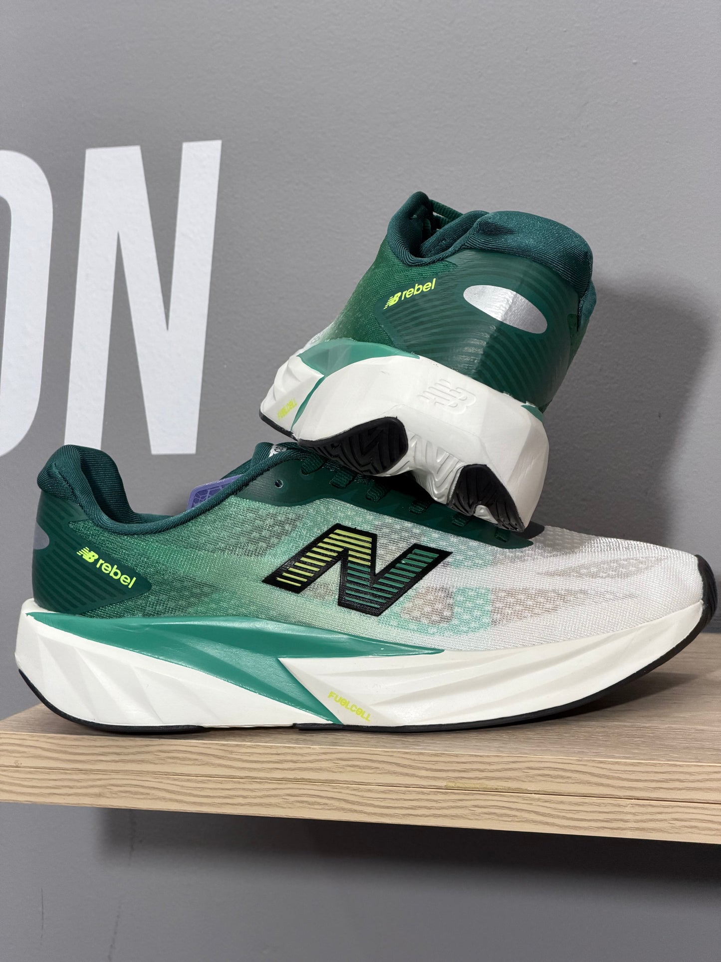 NEW BALANCE REBEL