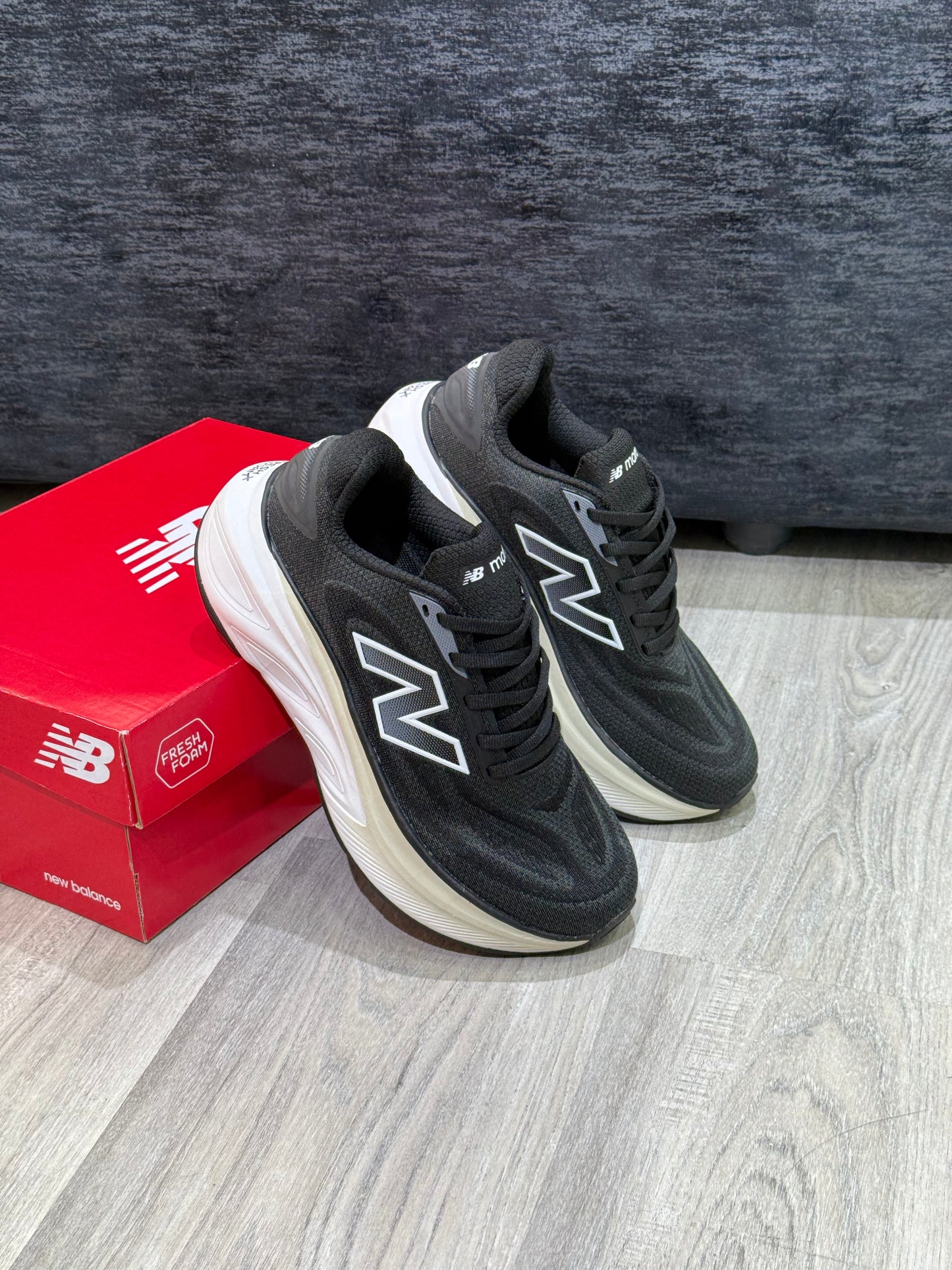 New Balance MORE V6