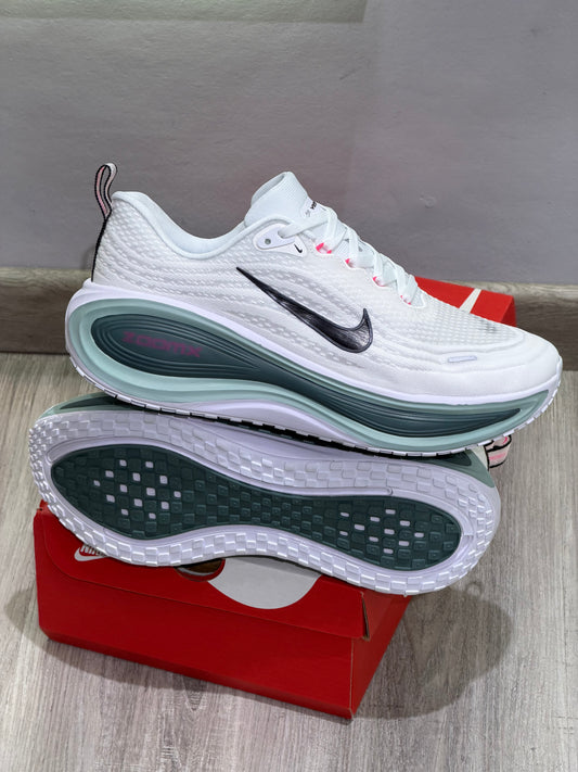 Nike Vomero Plus