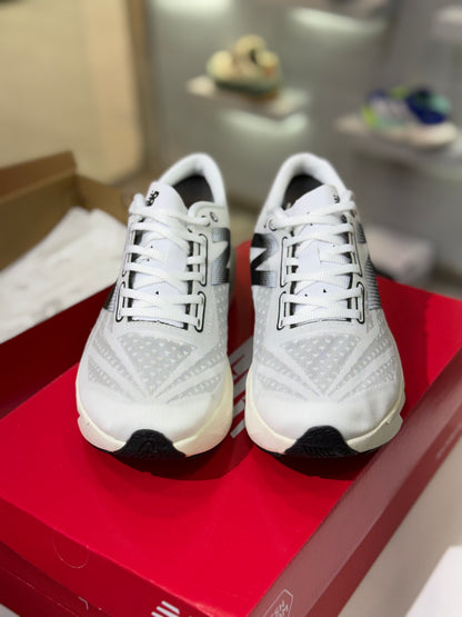 NEW BALANCE ELITE V4