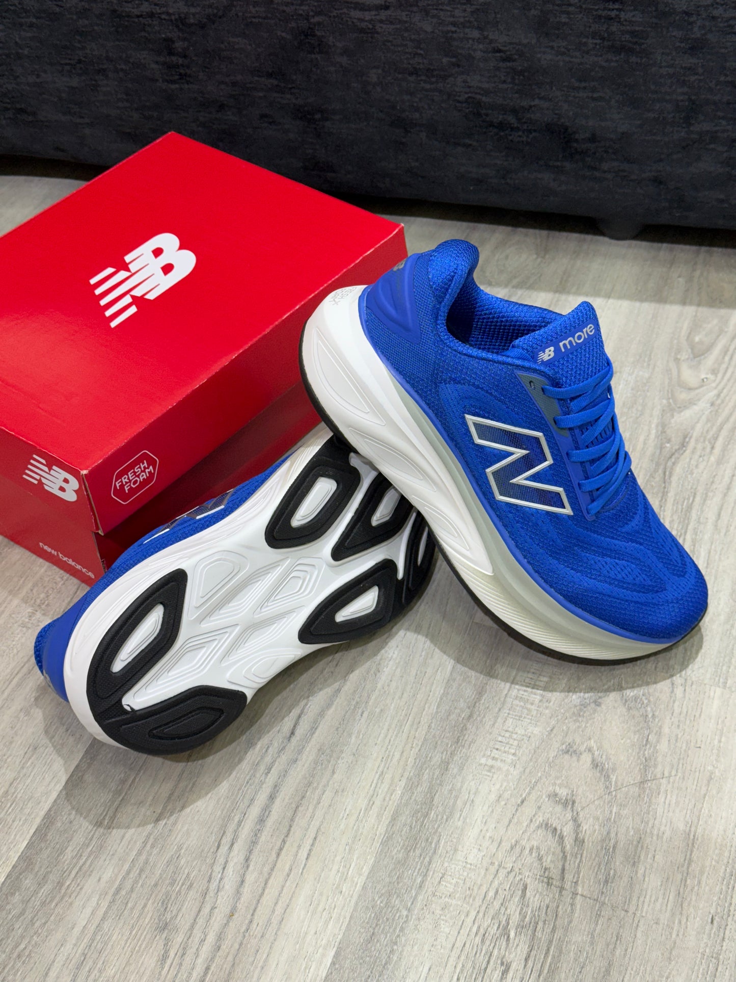 New Balance MORE V6