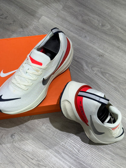 NIKE INVINCIBLE RUN 3