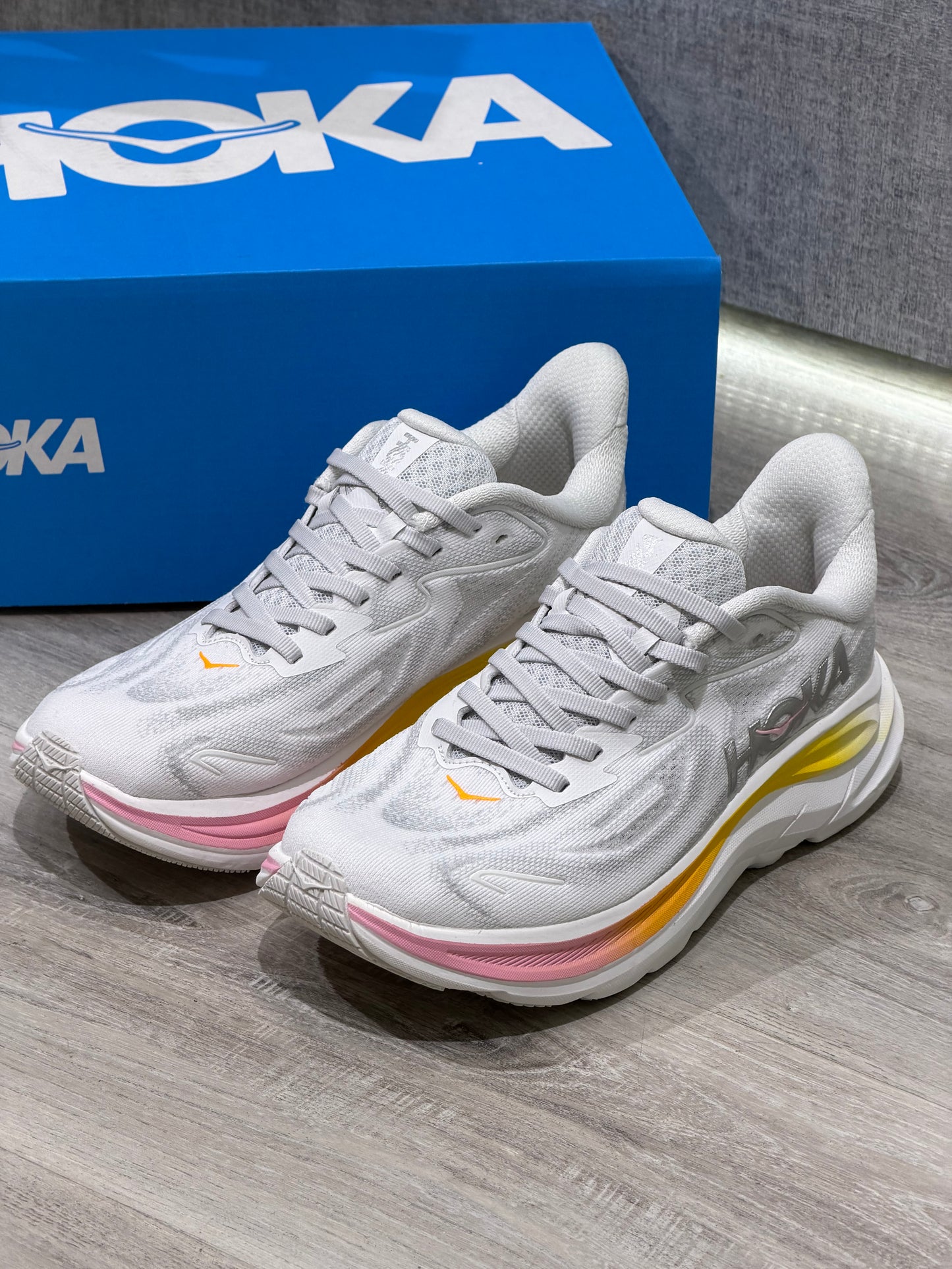 Hoka Clifton 10