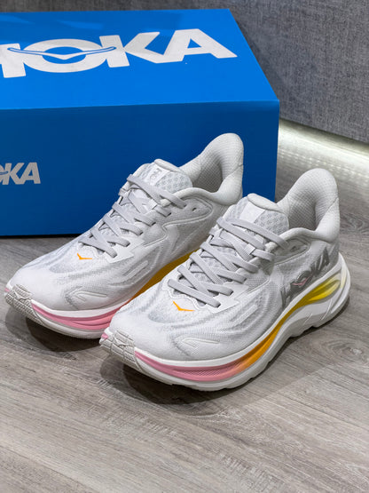 Hoka Clifton 10