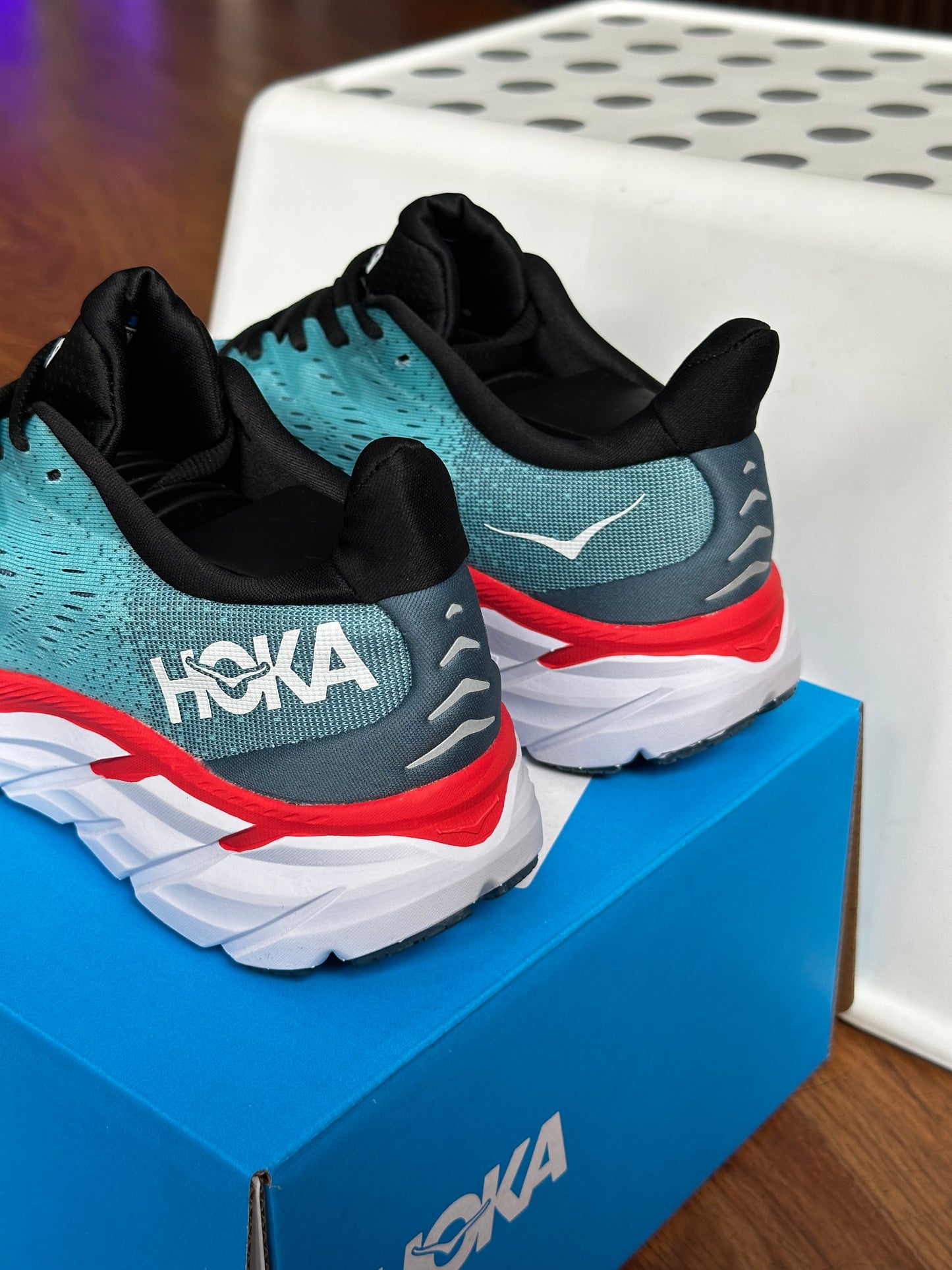 Hoka CLIFTON 8