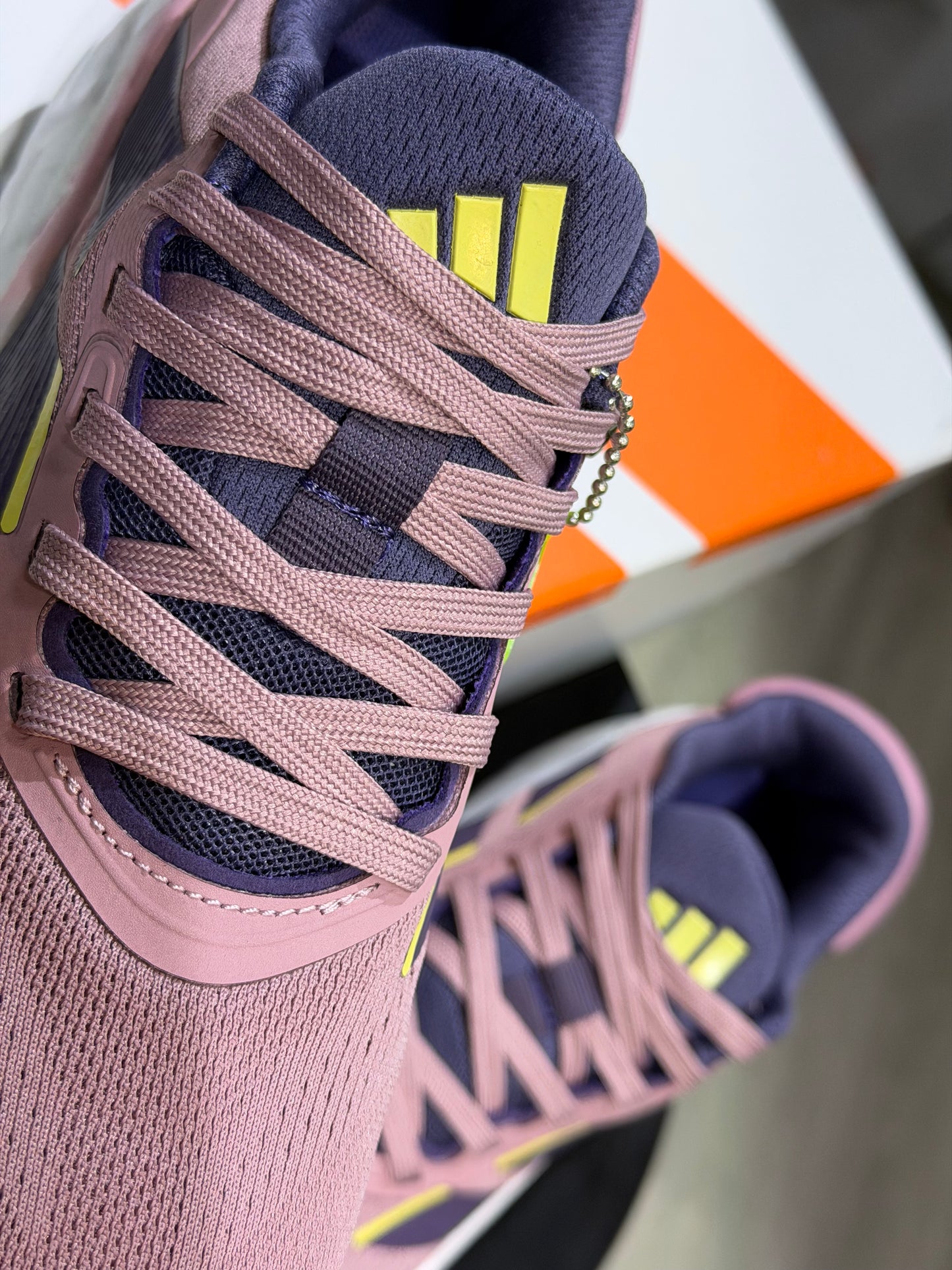 Adidas Questar 4