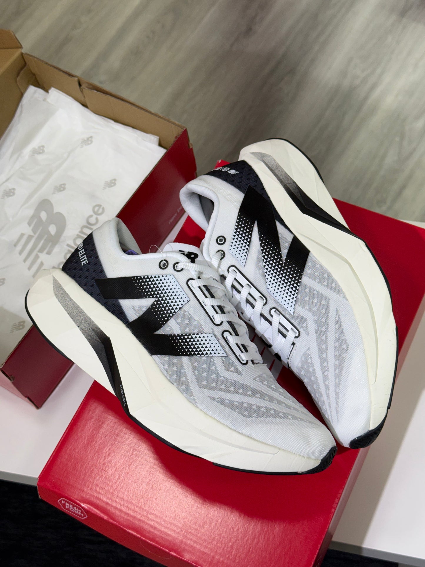 NEW BALANCE ELITE V4