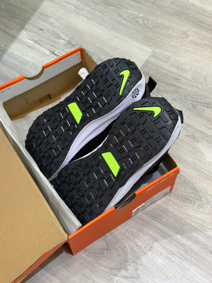 NIKE INVINCIBLE GORE-TEX