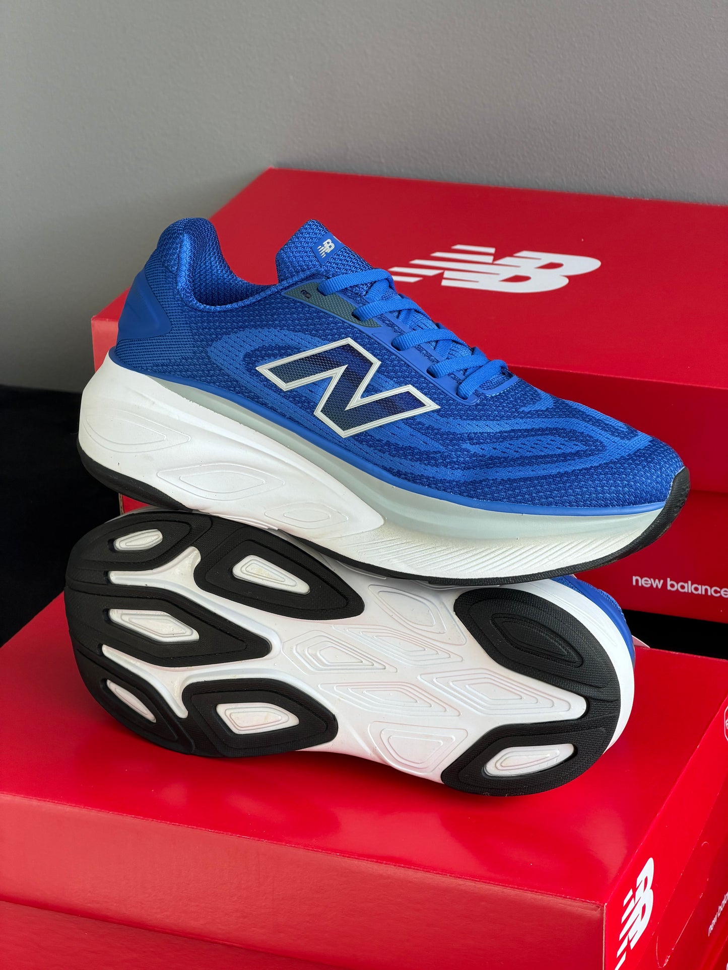 New balance MORE V6