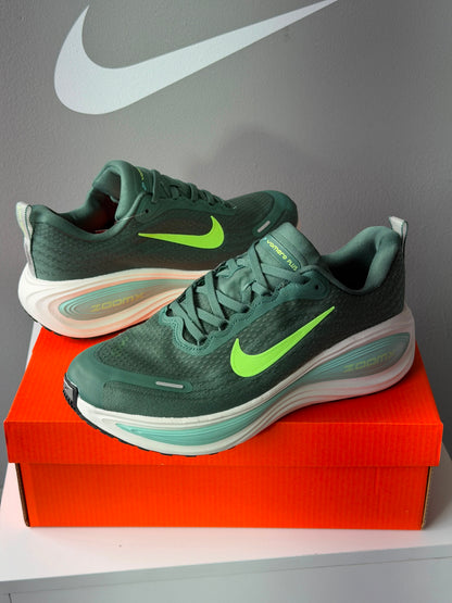 NIKE VOMERO PLUS