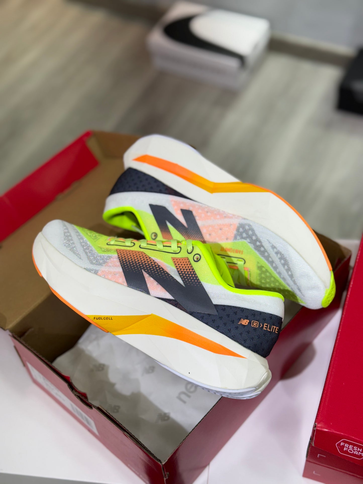 NEW BALANCE ELITE V4