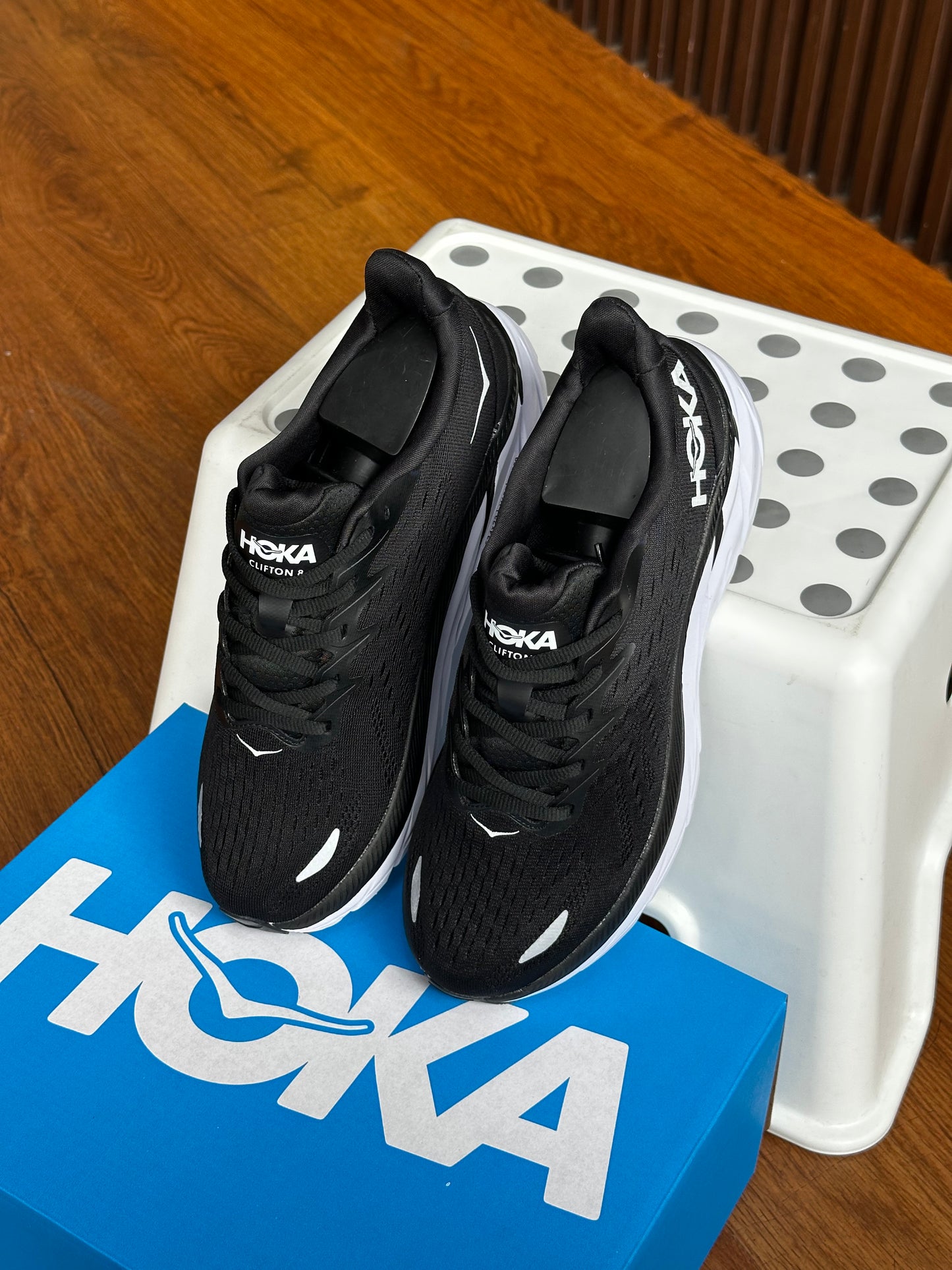 Hoka CLIFTON 8