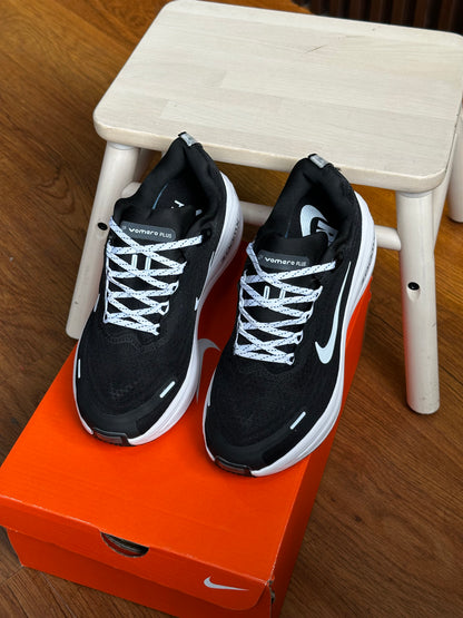 Nike Vomero PLUS