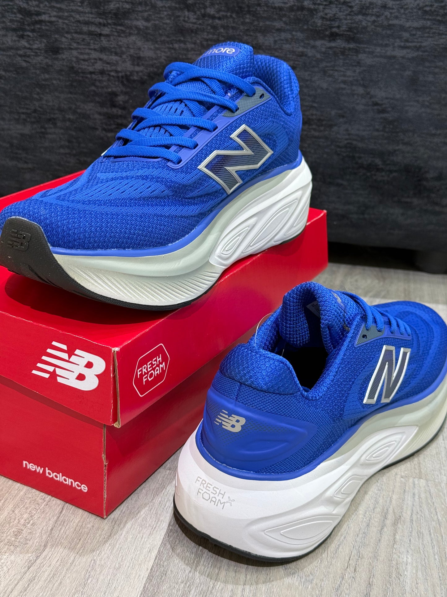 New Balance MORE V6