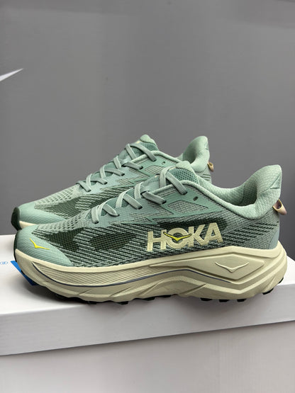 HOKA CHALLENGER 8 GTX