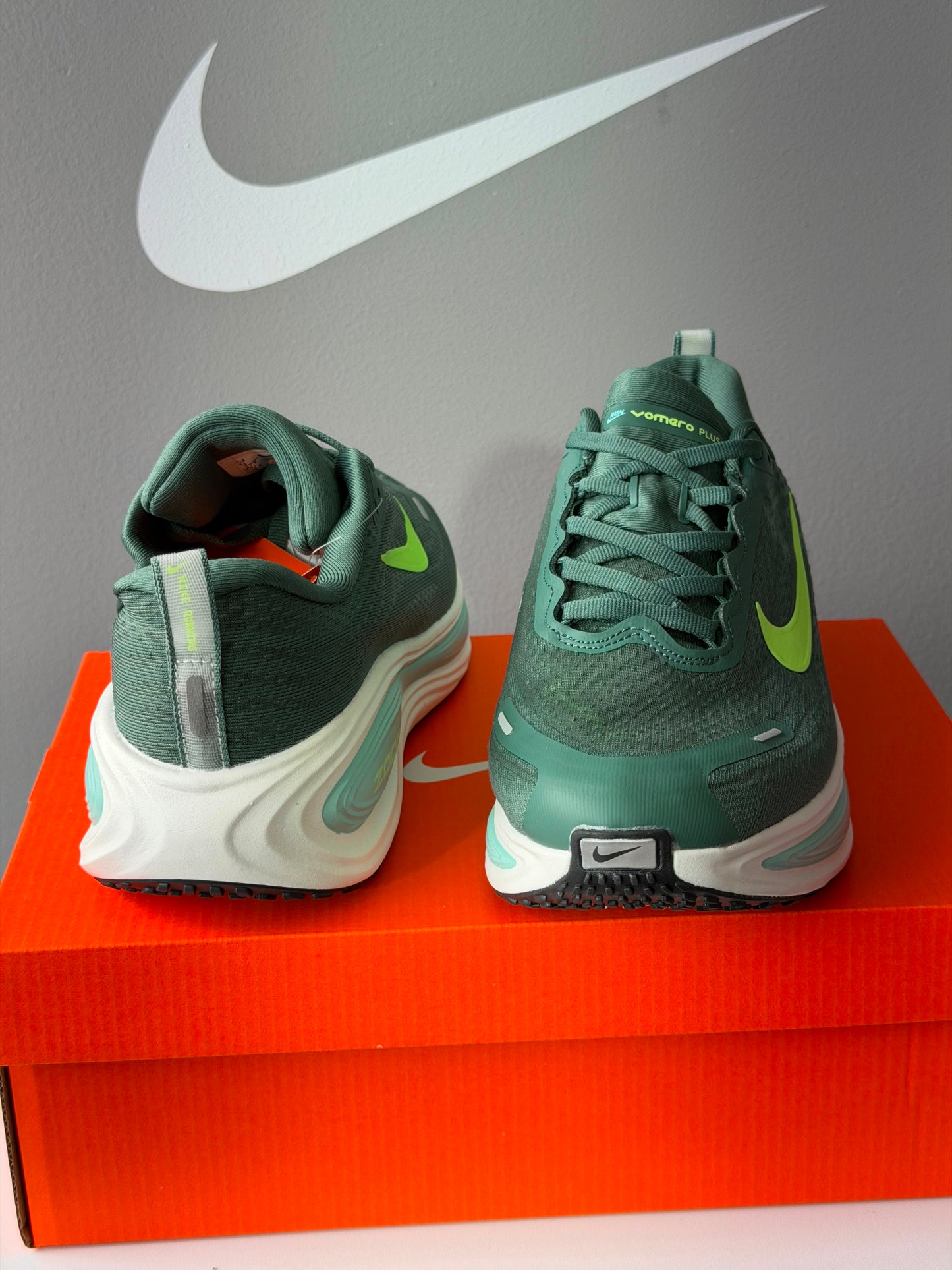 NIKE VOMERO PLUS