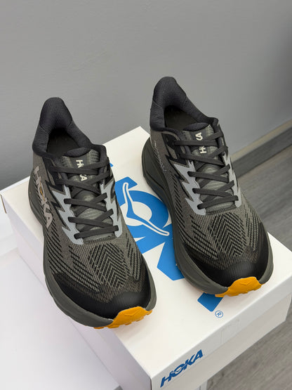 HOKA CHALLENGER 8