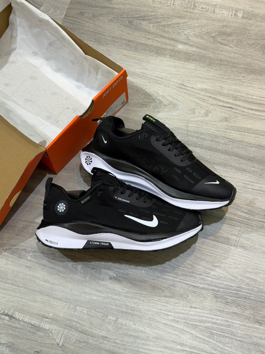 NIKE INVINCIBLE GORE-TEX