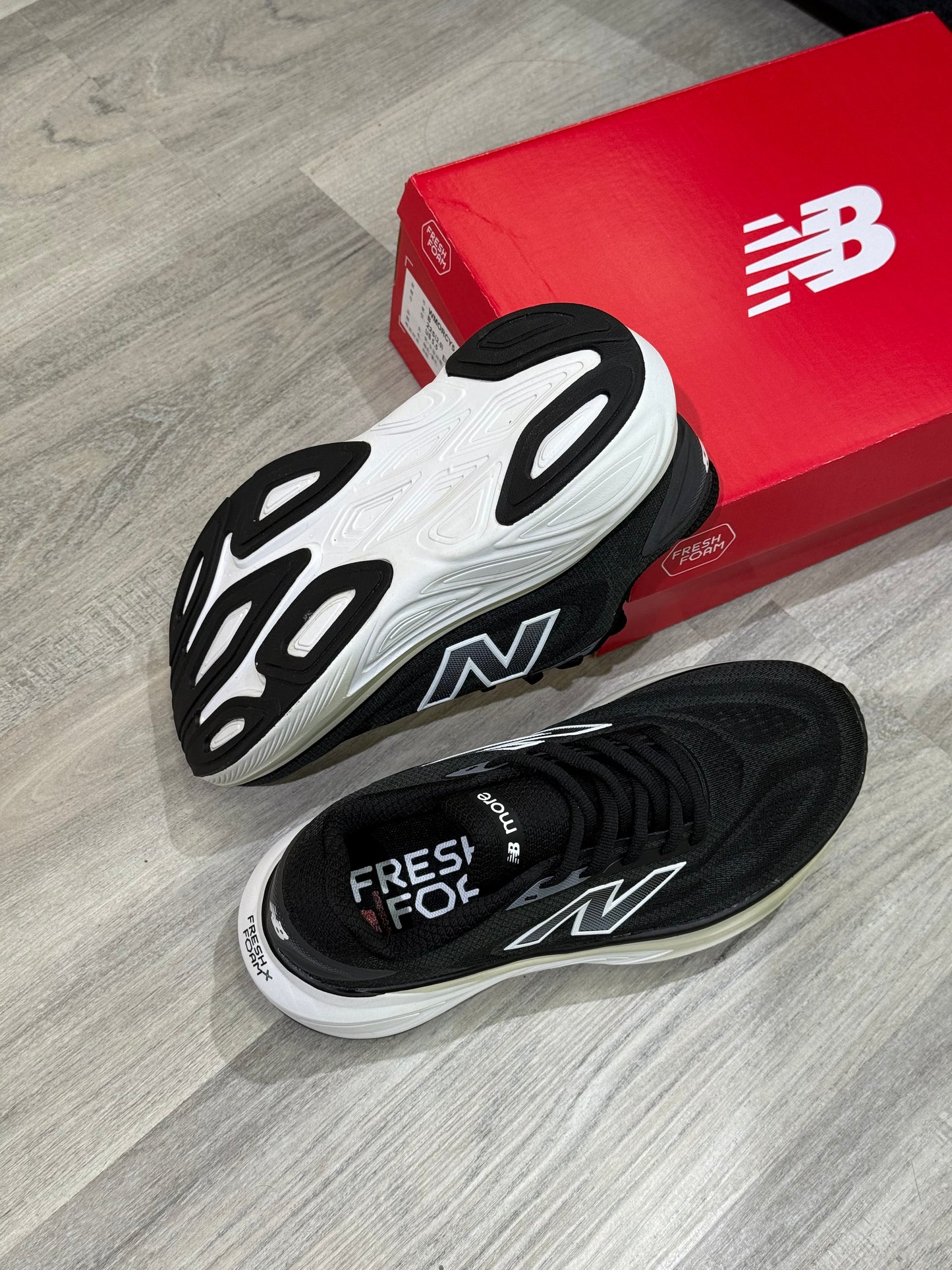 New Balance MORE V6