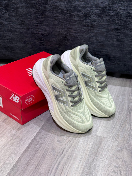New Balance MORE V6