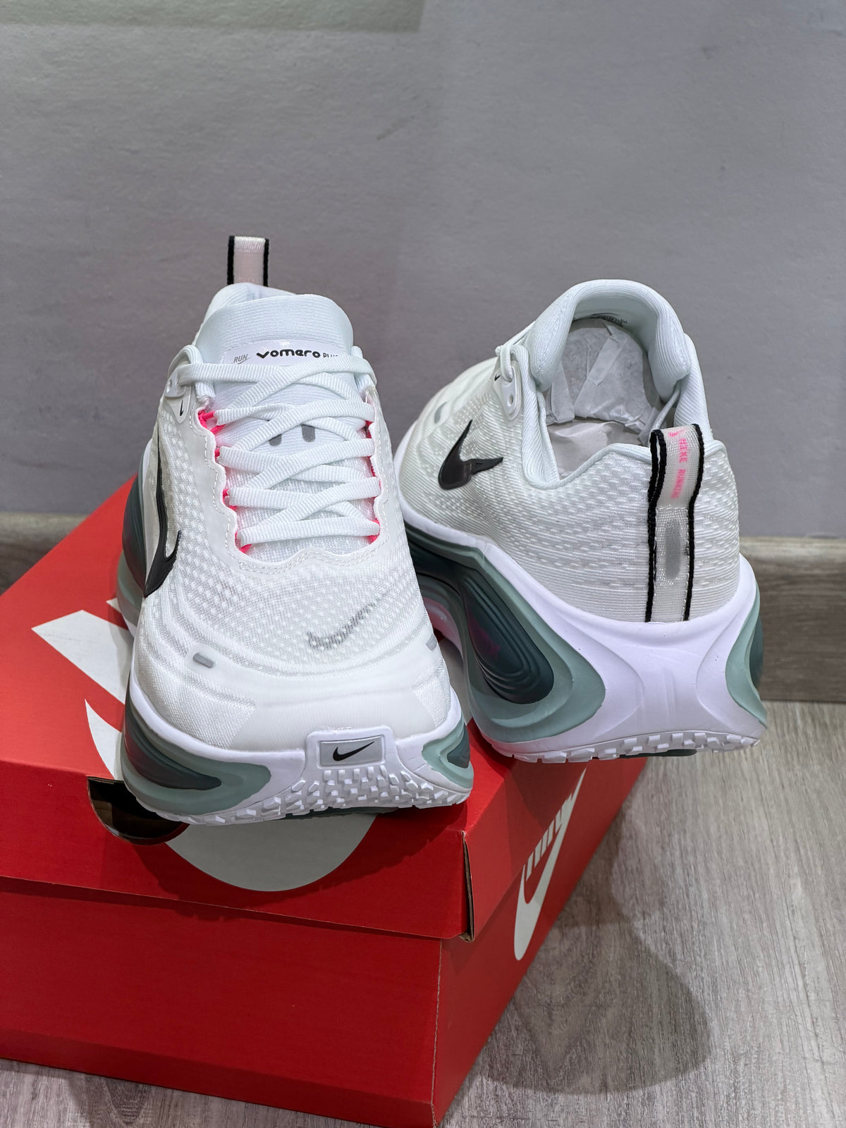Nike Vomero Plus