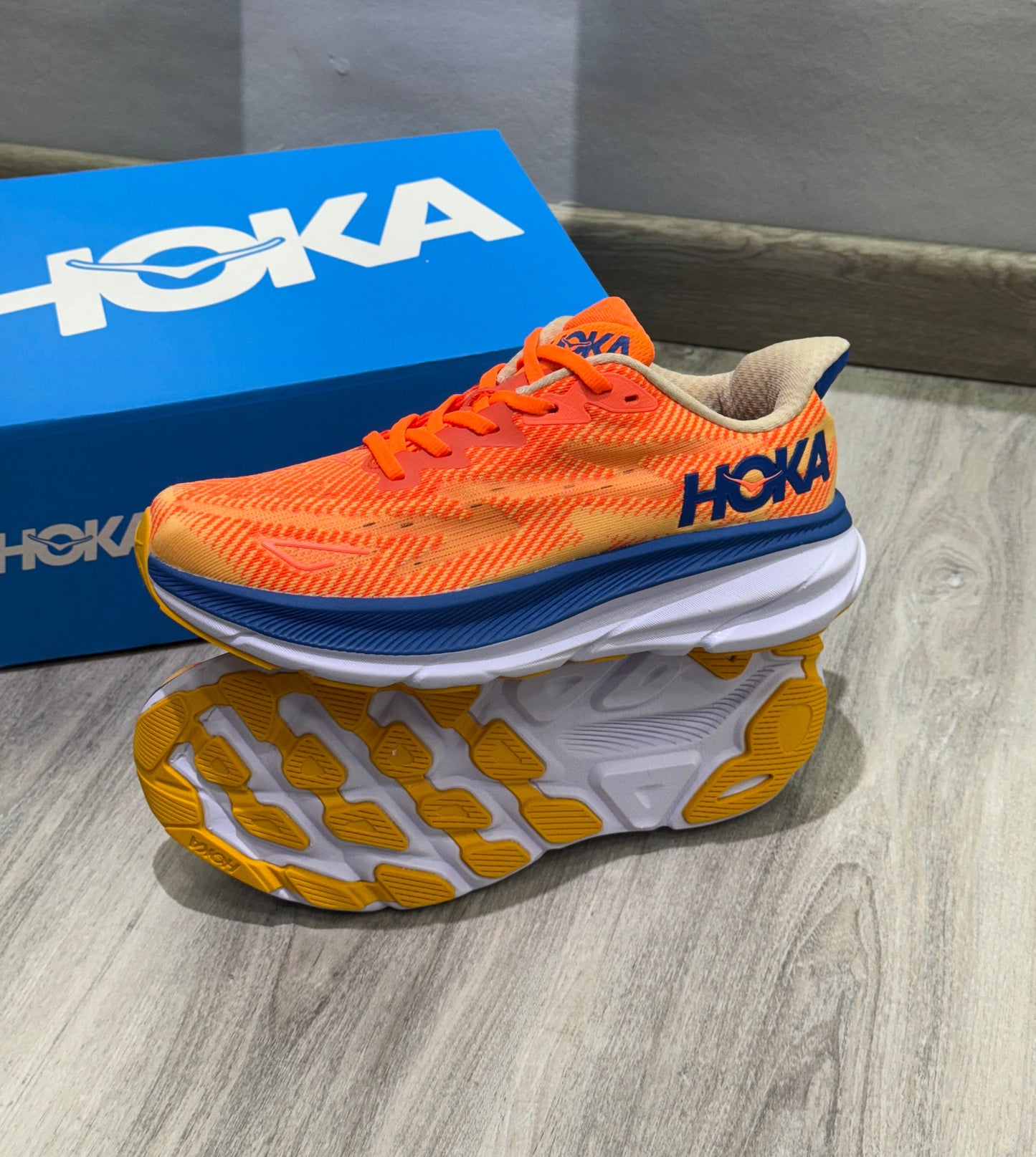 Hoka Clifton 9