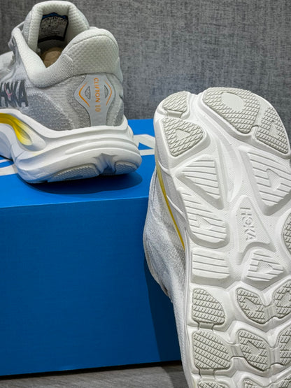Hoka Clifton 10