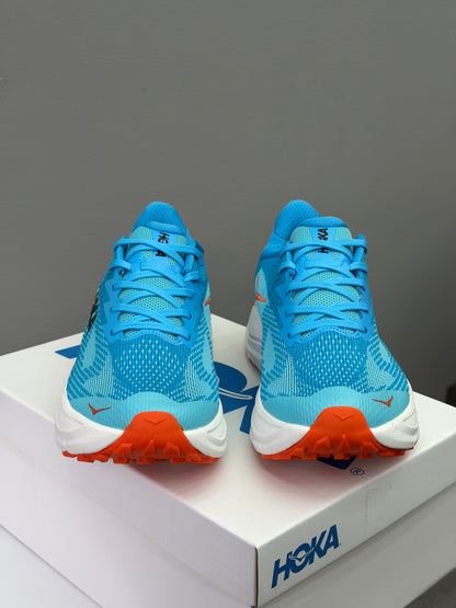HOKA CHALLENGER 8