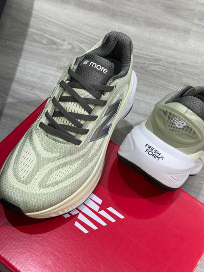 New Balance MORE V6
