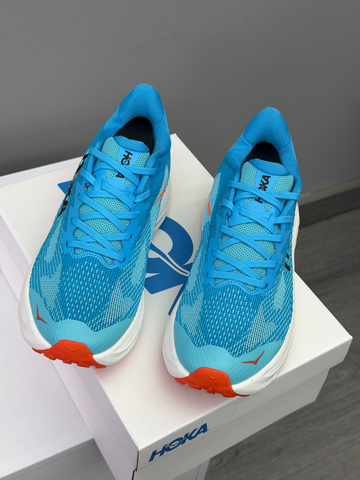 HOKA CHALLENGER 8