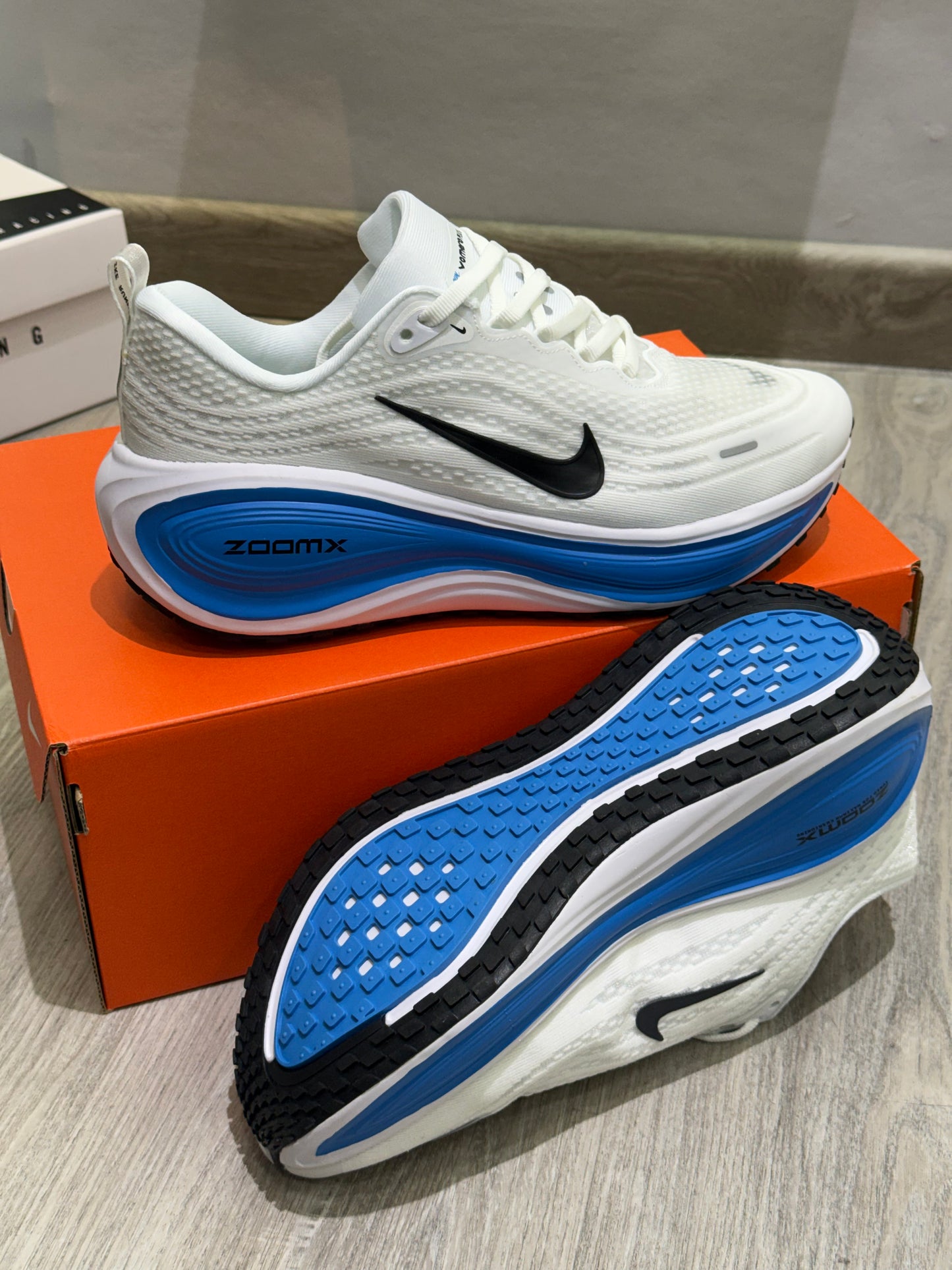 NIKE VOMERO PLUS