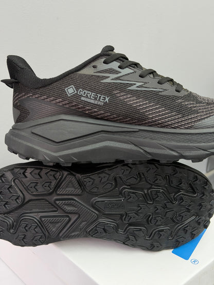 HOKA CHALLENGER 8