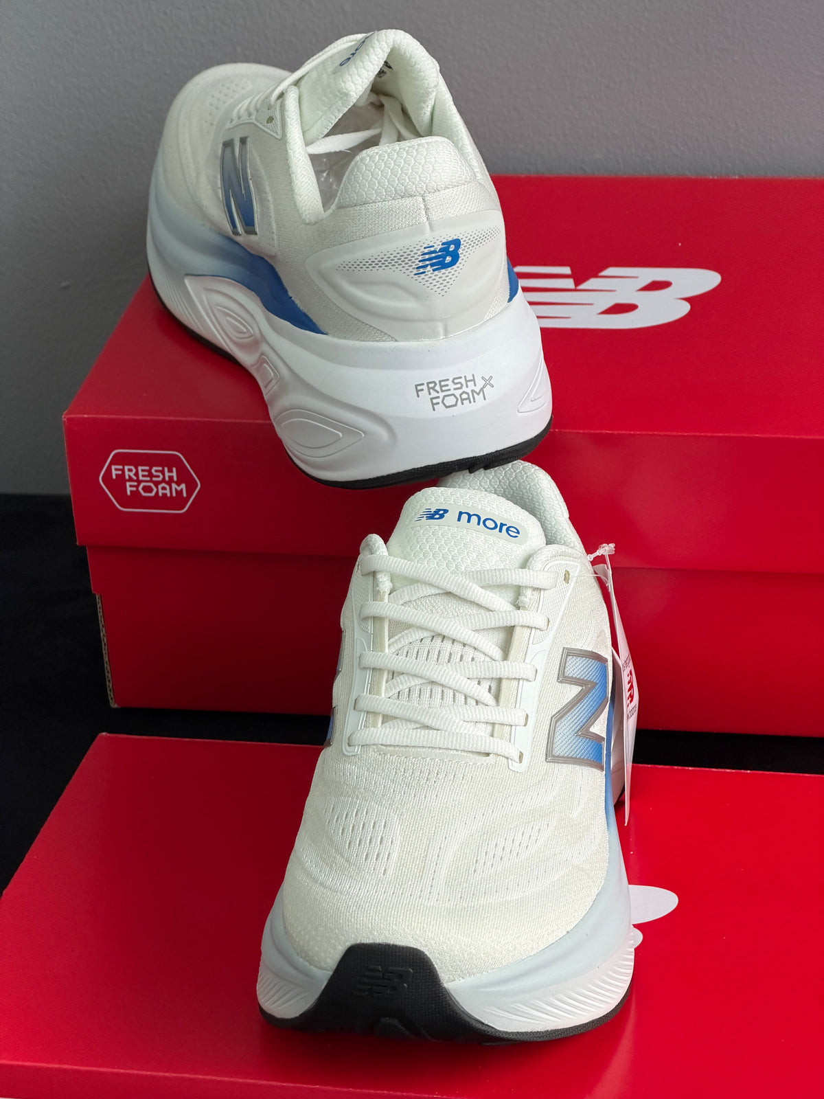 New balance MORE V6