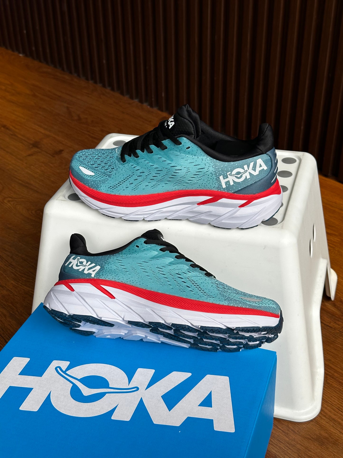Hoka CLIFTON 8