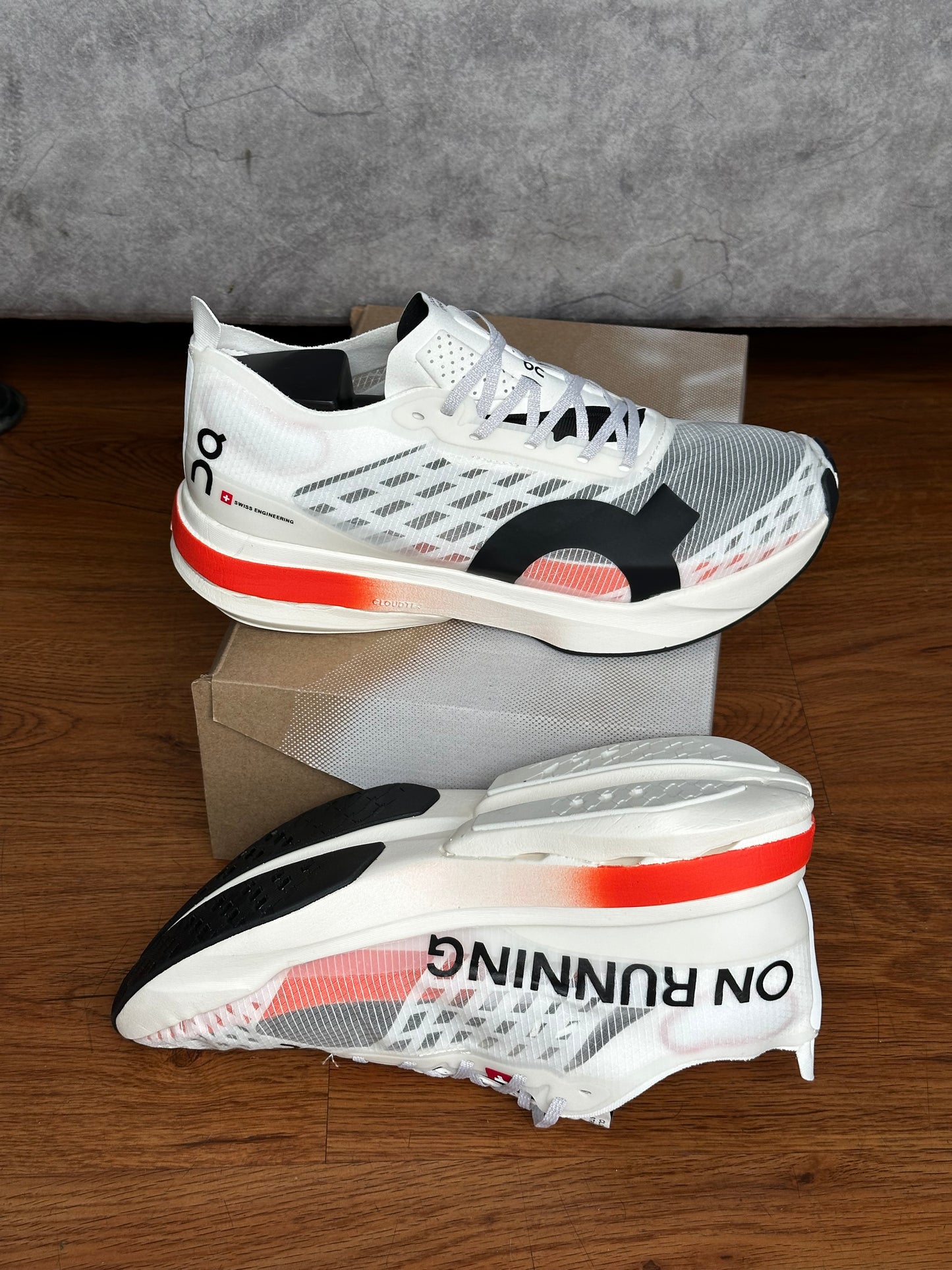 On Cloud Boom Strike