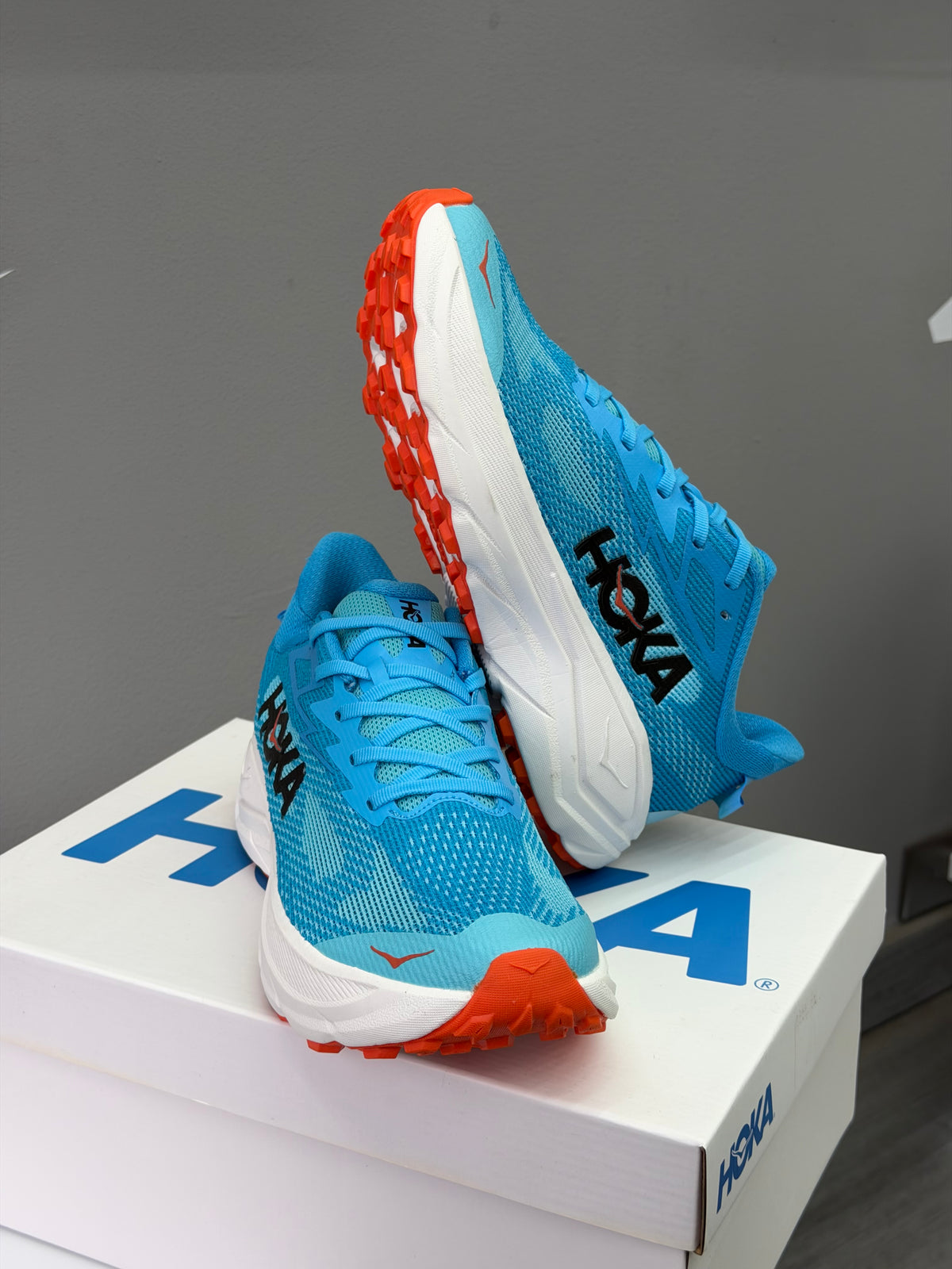 HOKA CHALLENGER 8