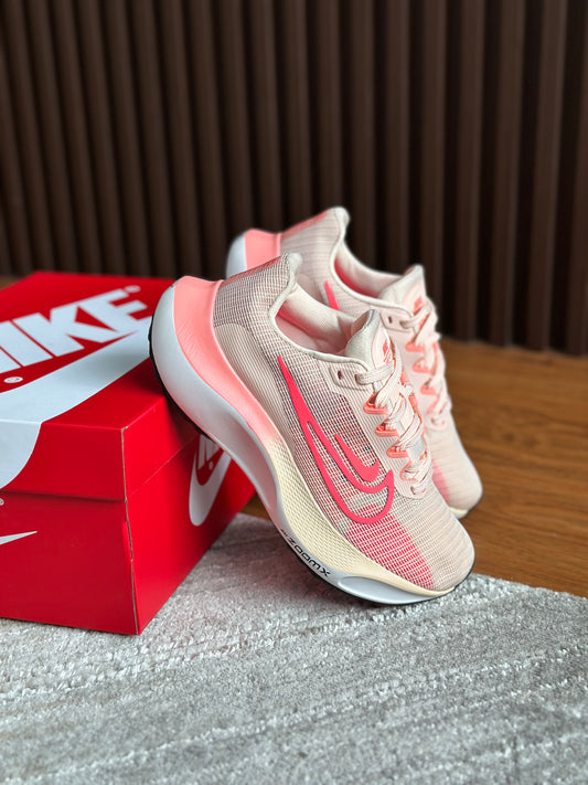 ZOOM FLY 5